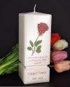 Memorial candle with a pearl silver surface, carved groove, and a red rose design